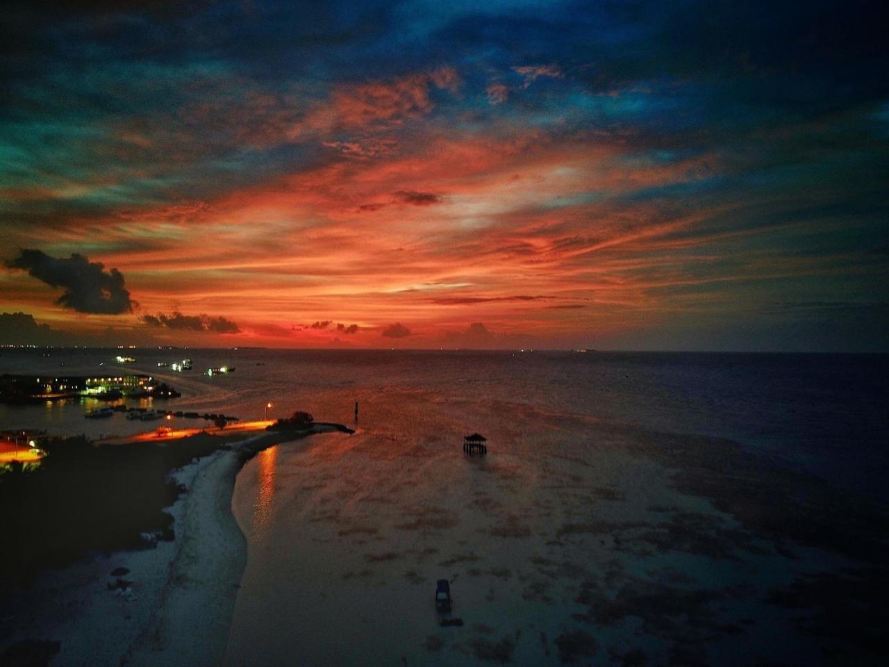 Molar Wave Hotel Himmafushi Exterior photo